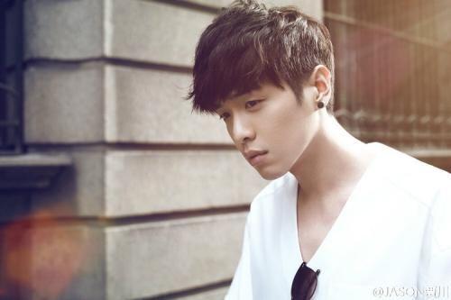 张若昀生活照大全,揭秘明星的日常魅力