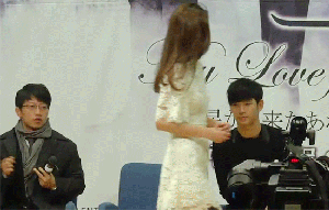 明星尴尬瞬间动图,动图揭秘娱乐圈幕后趣事